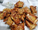 รูปขั้นตอนการทำที่ 3 ของ ซี่โครงหมูกระดูกอ่อนทอดกระเทียม​ (หม้อทอดไร้น้ำมัน)​