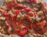 Foto del paso 1 de la receta: Ensalada de pimientos rojos, berenjenas, atún y huevo duro