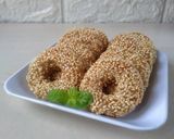 Foto langkah ke 5 dari resep Donat Pisang Wijen.