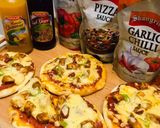 A picture of step 4 of Mini pizza.