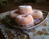 Foto langkah ke 4 dari resep Donat Empuk Tanpa Telur.