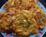 Foto langkah ke 2 dari resep Bakwan Sayur Daun Jeruk.
