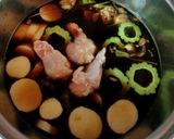 รูปขั้นตอนการทำที่ 2 ของ ก๋วยเตี๋ยว​ไก่ตุ๋นวุ้นเส้น​
