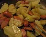 A picture of step 3 of Potatoes and Sausages with Herb Lemon Butter.