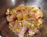 Foto langkah ke 2 dari resep Ayam Popcorn Goreng Bawang.