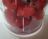 Foto del paso 1 de la receta: Helado de fresa sin lactosa
