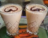 बटरस्कॉच मिल्क शेक(butter scotch milk shake recipe in hindi) रेसिपी चरण 3 फोटो