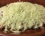 Foto del paso 3 de la receta: Salchichas frescas en salsa de queso gratinadas