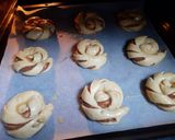 Briós (csokikrémmel, dióval és cukorral szórva) recept fázis 7 fotója