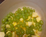 A picture of step 1 of Grape and apple jam.
