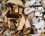 Foto del paso 3 de la receta: Bife de chorizo con hongos a la provenzal y patatas rojas