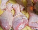 Foto del paso 5 de la receta: Muslitos de pollo al horno