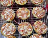 Foto langkah ke 9 dari resep Pizza mini.