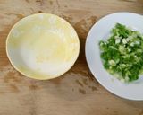 Foto langkah ke 3 dari resep Steamed flower pao / pao daun bawang.