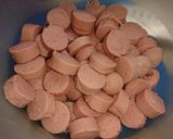 Virslis lilahagyma saláta tejfölösen recept fázis 2 fotója