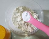 Foto langkah ke 1 dari resep Bolu SKM (kukus) takaran sendok, no mixer, no egg, no sp.