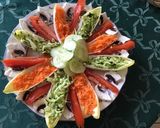 Une image de l'étape 2 de Salade « fleur » aux tomates endives courgettes concombre et champignons.