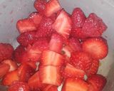 Foto del paso 2 de la receta: Copa de Frutillas con Crema versión Glotona