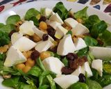 Foto del paso 3 de la receta: Ensalada de canónigos con garbanzos, queso fresco, champiñones y miel