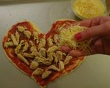 Valentin napi pizza recept fázis 8 fotója