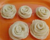 A picture of step 7 of Golden Roses.