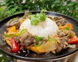 A picture of step 3 of Shaking Beef with Rice (Cơm Bò Lúc Lắc).
