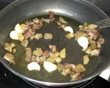 Foto del paso 2 de la receta: Col kale con ajos, patata y jamón