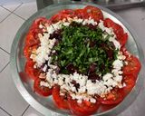 Une image de l'étape 9 de Salade festive aux tomates, betteraves rouges, feta et persil.