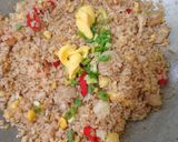 Foto langkah ke 5 dari resep Nasi Goreng Solaria ala Devina Hermawan.