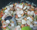Foto del paso 2 de la receta: Fideuá de marisco