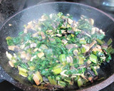 Foto del paso 2 de la receta: Champiñones silvestre con acelga y almendras - veggie