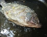 Foto del paso 5 de la receta: Mojarras al mojo de ajo