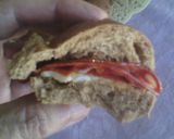 Foto del paso 4 de la receta: Sándwiches de pan negro y salame tipo español (cantimpalo)♦️(⁠･⁠–⁠･⁠)⁠ ⁠\⁠(⁠･⁠◡⁠･⁠)⁠/