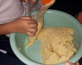 Foto langkah ke 4 dari resep Kue kering cetak suka-suka.