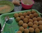 Foto langkah ke 3 dari resep Banana Choco Ball.