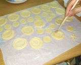 Foto del paso 3 de la receta Canapés de gulas con salsa Tártara