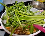 Foto langkah ke 3 dari resep Tumis Kangkung Tahu Pedas.