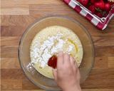 A picture of step 5 of Strawberry Cheese Cake Roll.