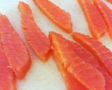 Foto del paso 4 de la receta: Ensalada templada con piparras, salmón y berberechos