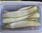 Une image de l'étape 2 de Rouleaux de concombre farci aux crevettes.