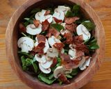 Foto del paso 3 de la receta: Ensalada de berros, champiñones y tocino (TBC)
