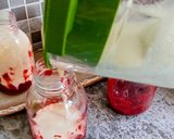 Foto langkah ke 2 dari resep Korean Strawberry Cheese Milk.