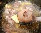 Hình bước làm 2 của món Canh Giò Heo Hầm Khoai Tây