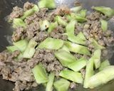 รูปขั้นตอนการทำที่ 3 ของ ผัดผักรวมหมูสับ🥦🐷