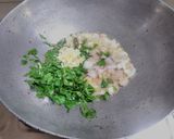 A picture of step 3 of Lehsuni methi pithla.