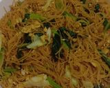 Foto langkah ke 7 dari resep Bihun Goreng ala Solaria.