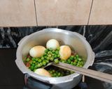 A picture of step 8 of Egg peas masala.