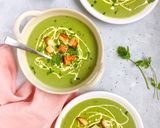 Creamy garlic-leek soup with crispy croutons.... রেসিপির ধাপ 6 ছবি
