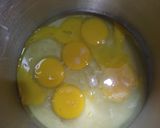 Foto langkah ke 3 dari resep Bolu Karamel / Bolu Sarang Semut.