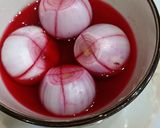A picture of step 4 of White wine vinegar onion.